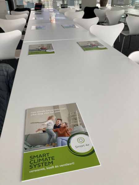 Opleiding met brochure - 2MP.jpg